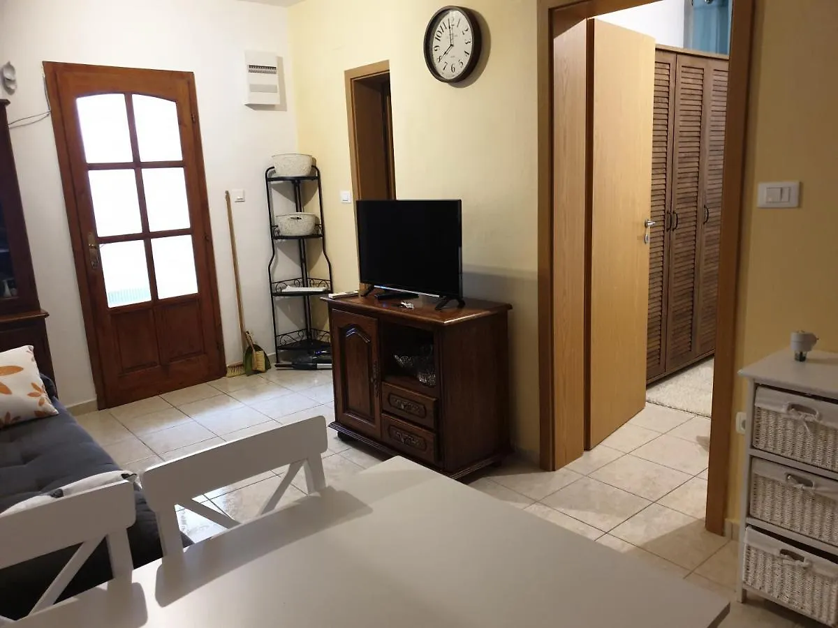 Hotel Lemon Tree Donji Seget 3*,